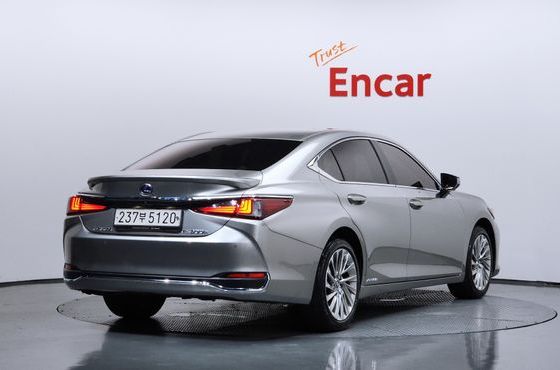 Lexus ES Executive — пробег 32 236 км — фото 2 из 5