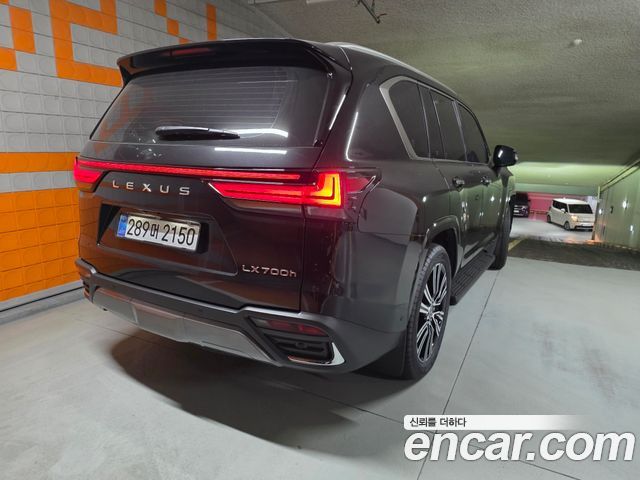 Lexus LX 700h Luxury — пробег 10 км — фото 3 из 5