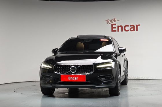 Volvo V60 B5 Ultimate AWD — пробег 48 227 км — фото 3 из 5