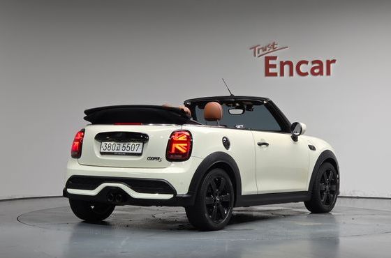 Mini Cooper Convertible Classic Launch Pack Third Generation — пробег 50 728 км — фото 2 из 5