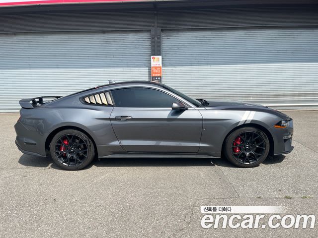 Ford Mustang Coupe — пробег 39 500 км — фото 2 из 5