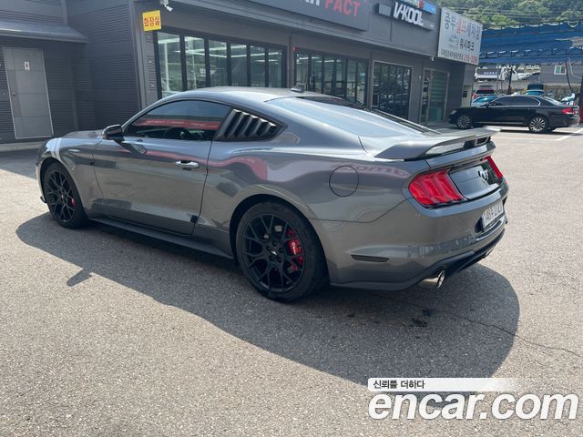 Ford Mustang Coupe — пробег 39 500 км — фото 3 из 5