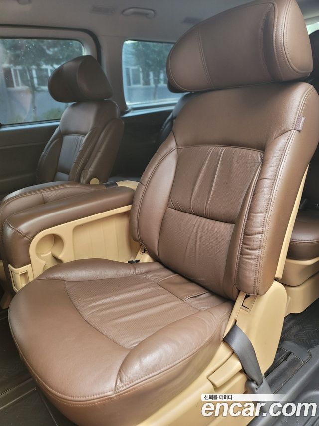 Hyundai Starex 11-Seater Wagon CVX Luxury — пробег 380 000 км — фото 2 из 5