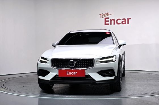 Volvo V60 B5 Ultimate AWD — пробег 14 024 км — фото 3 из 5