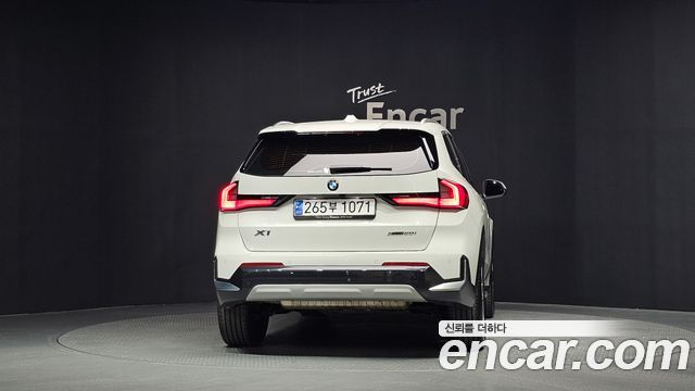 BMW X1 xDrive 20i xLine — пробег 21 867 км — фото 4 из 5