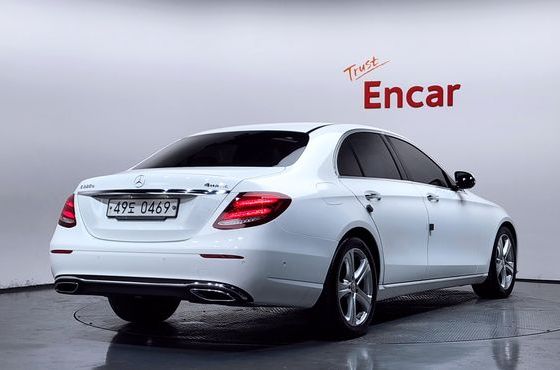 Mercedes-Benz E-Class E220d Avantgarde — пробег 86 990 км — фото 2 из 5