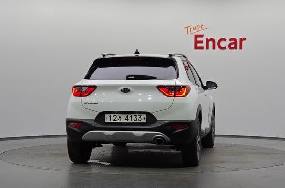 Kia Stonic 1.4 Prestige — пробег 60 833 км — фото 4 из 5