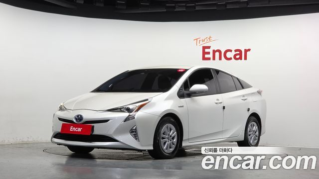 Toyota Prius 1.8 E — пробег 167 069 км — фото 1 из 5