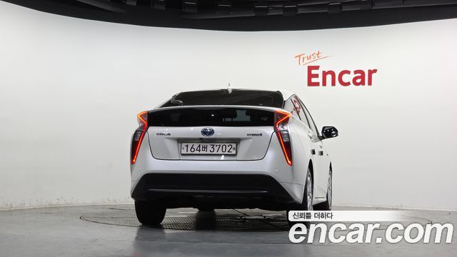 Toyota Prius 1.8 E — пробег 167 069 км — фото 4 из 5