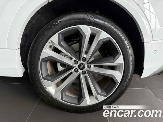 Audi Q8 55 TFSI Quattro Premium — пробег 530 км — фото 5 из 5