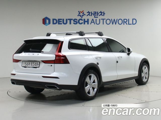Volvo V60 T5 AWD — пробег 97 180 км — фото 2 из 5