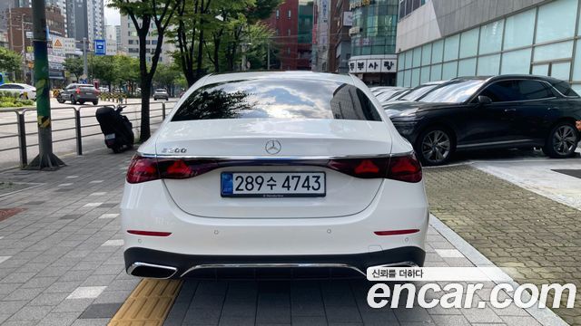Mercedes-Benz E-Class E200 AMG Line — пробег 600 км — фото 4 из 5