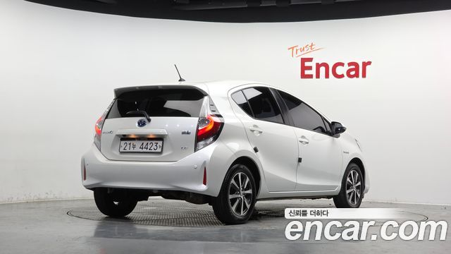 Toyota Prius из Кореи Encar