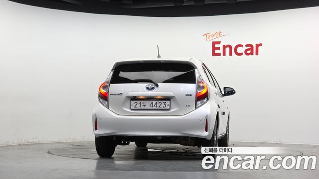 Toyota Prius из Кореи Encar