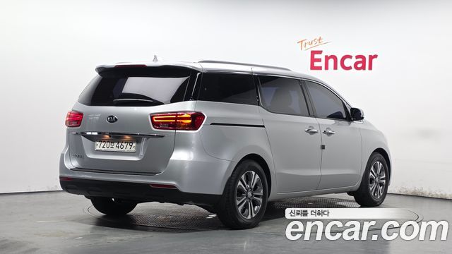 Kia Carnival 11-Seater Prestige — пробег 46 956 км — фото 2 из 5