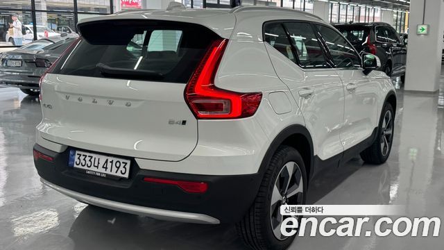 Volvo XC40 B4 Ultra Bright — пробег 710 км — фото 2 из 5