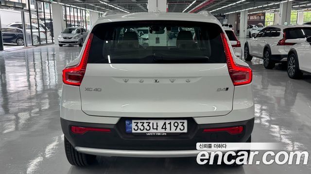 Volvo XC40 B4 Ultra Bright — пробег 710 км — фото 4 из 5