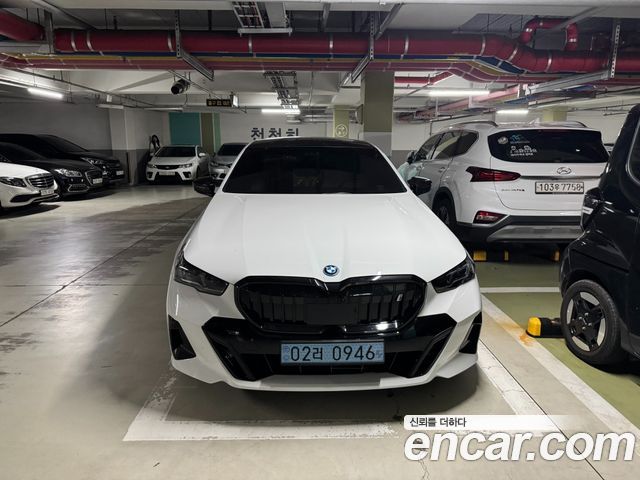 BMW i5 eDrive 40 M Sport — пробег 29 334 км — фото 2 из 5