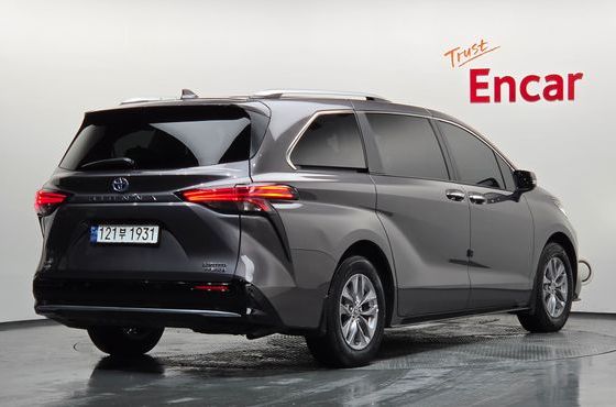Toyota Sienna 2.5 Hybrid AWD — пробег 71 258 км — фото 2 из 5