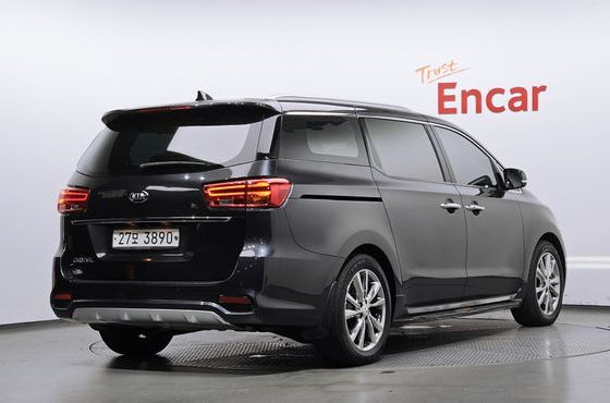 Kia Carnival 9-Seater Prstige — пробег 178 718 км — фото 2 из 5
