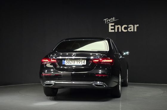 Mercedes-Benz E-Class E220d 4MATIC Exclusive — пробег 43 201 км — фото 4 из 5