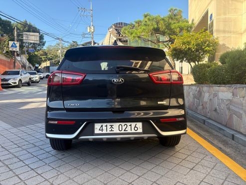 Kia Niro Prestige — пробег 260 000 км — фото 4 из 5