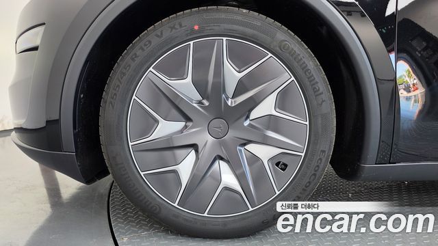 Tesla Model Y L Long Range AWD — пробег 39 км — фото 5 из 5