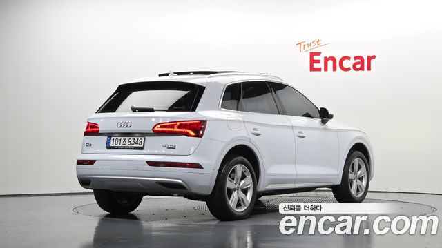Audi Q5 40 TDI Quattro Premium — пробег 127 135 км — фото 2 из 5