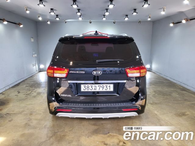 Kia Carnival 9-seater Prestige — пробег 99 400 км — фото 5 из 5