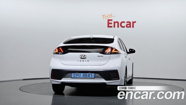 Hyundai Ioniq Q — пробег 108 789 км — фото 4 из 5