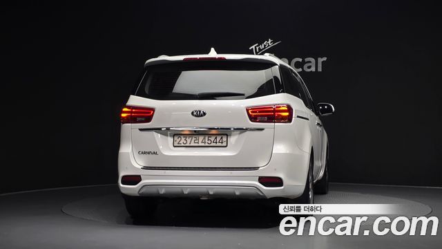 Kia Carnival из Кореи Encar