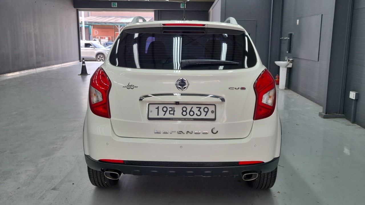 Ssangyong KORANDO 2.0 Advanture 60th Edition 2WD — пробег 127 000 км — фото 4 из 5