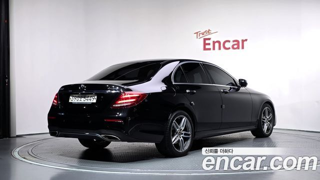 Mercedes-Benz E-Class E300 4MATIC AMG Line — пробег 117 583 км — фото 2 из 5