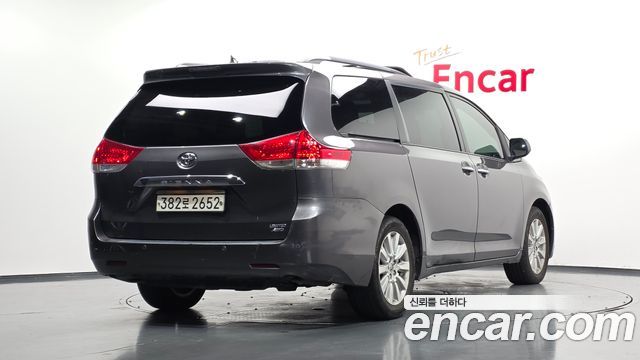 Toyota Sienna из Кореи Encar
