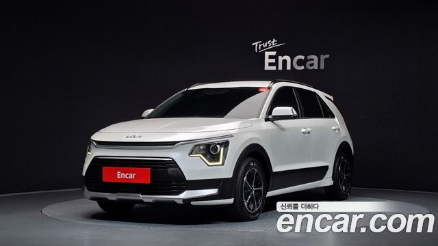 Kia Niro Prestige — пробег 48 810 км — фото 1 из 5