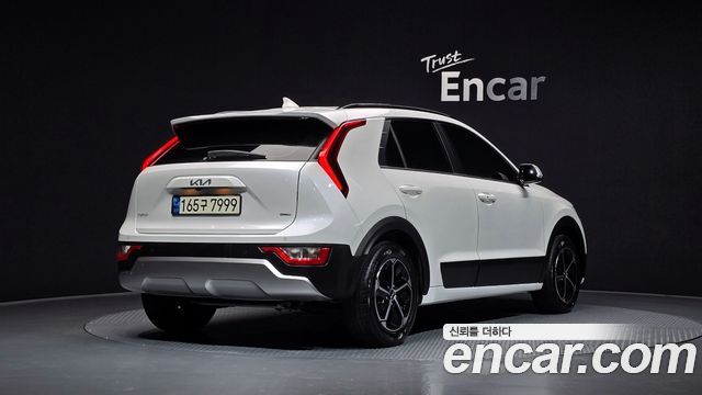 Kia Niro Prestige — пробег 48 810 км — фото 2 из 5