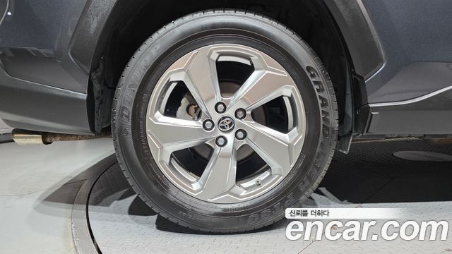 Toyota RAV4 2.5 4WD Hybrid — пробег 40 847 км — фото 5 из 5