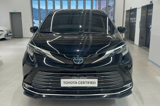 Toyota Sienna 2.5 Hybrid 2WD — пробег 9 345 км — фото 2 из 5