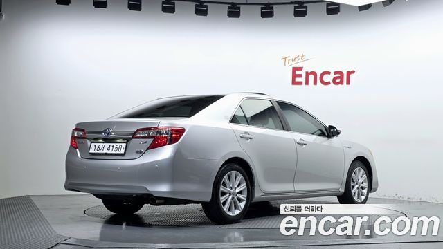 Toyota Camry Hybrid XLE — пробег 122 173 км — фото 2 из 5