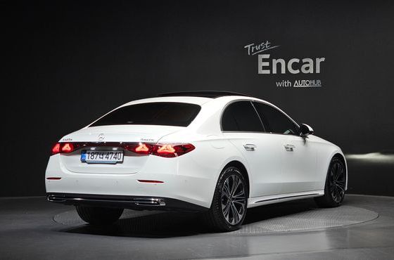 Mercedes-Benz E-Class E220d 4MATIC Exclusive — пробег 23 705 км — фото 2 из 5