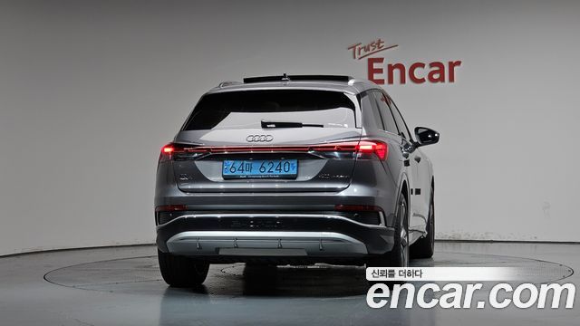 Audi Q4 e-tron 40 Premium — пробег 72 800 км — фото 4 из 5