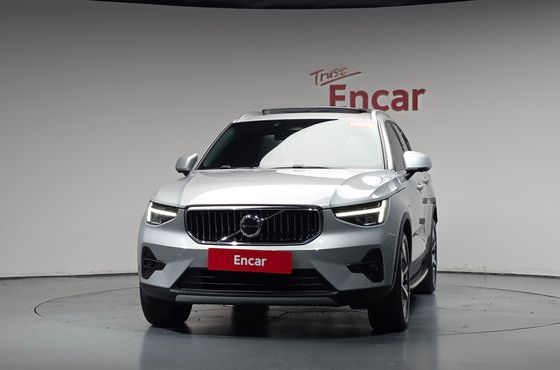 Volvo XC40 B4 Ultimate Bright — пробег 25 676 км — фото 3 из 5