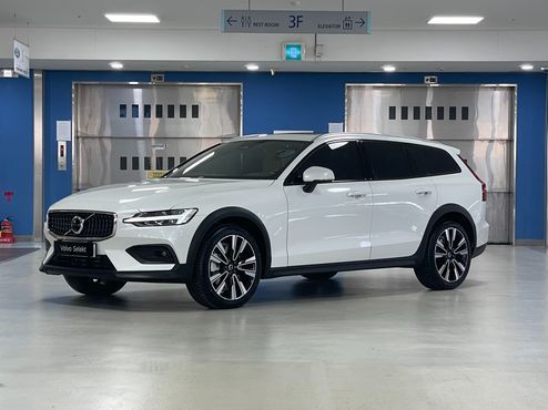 Volvo V60 B5 Ultra AWD — пробег 3 897 км — фото 1 из 5