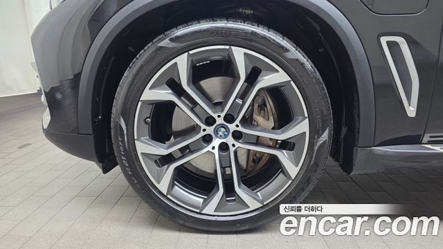 BMW X5 xDrive 45e xLine — пробег 130 403 км — фото 5 из 5