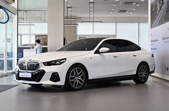 BMW i5 eDrive 40 M Sport — пробег 10 719 км — фото 1 из 5