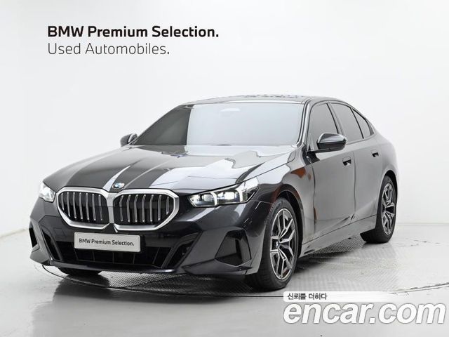 BMW 5-Series 520i M Sport — пробег 4 488 км — фото 1 из 5