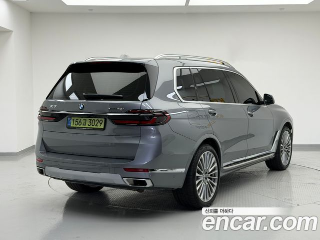 BMW X7 xDrive 40i Design Pure Excellence 7-Seater — пробег 4 060 км — фото 3 из 5