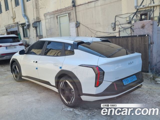 Kia EV4 Standard 2WD Air — пробег 6 488 км — фото 3 из 5