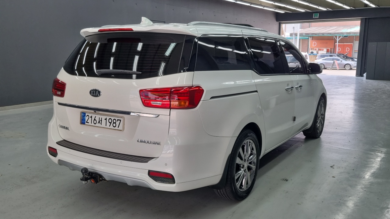Kia Carnival 7-Seater Limousine President — пробег 86 000 км — фото 2 из 5