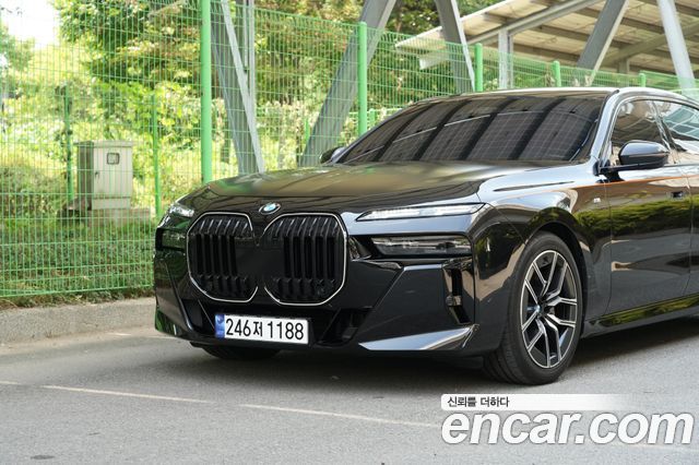 BMW 7-Series 740i xDrive M Sport Limited — пробег 14 500 км — фото 3 из 5